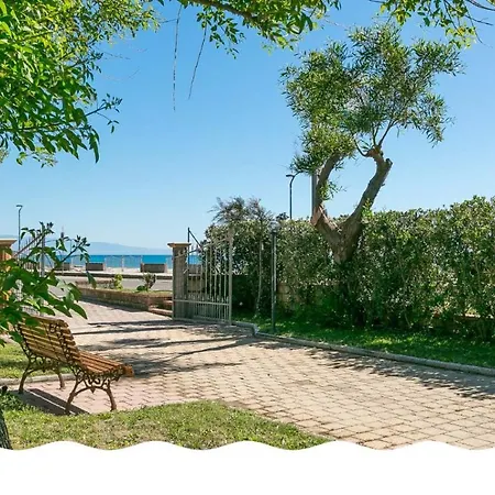 Freedom Village Aparthotel 3*